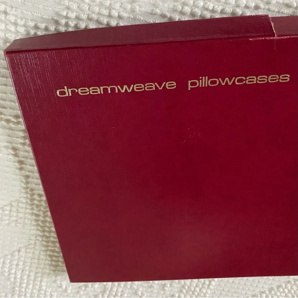 NIB 2 Dreamweave Cotton Pillowcases Made in Ireland Pink White - Picture 5 of 9